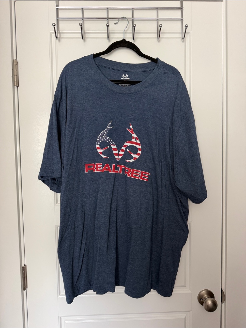 Realtree Men's Heather Navy Short-Sleeve Graphic Tee with Flag Logo